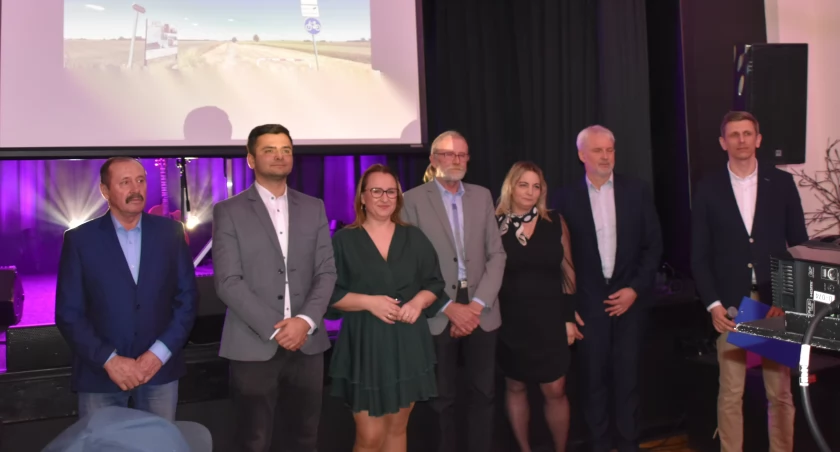 zdjęcie kandydatów Obywatelskiego Wielunia do rady gminy/fot.: Magdalena Lizurej 