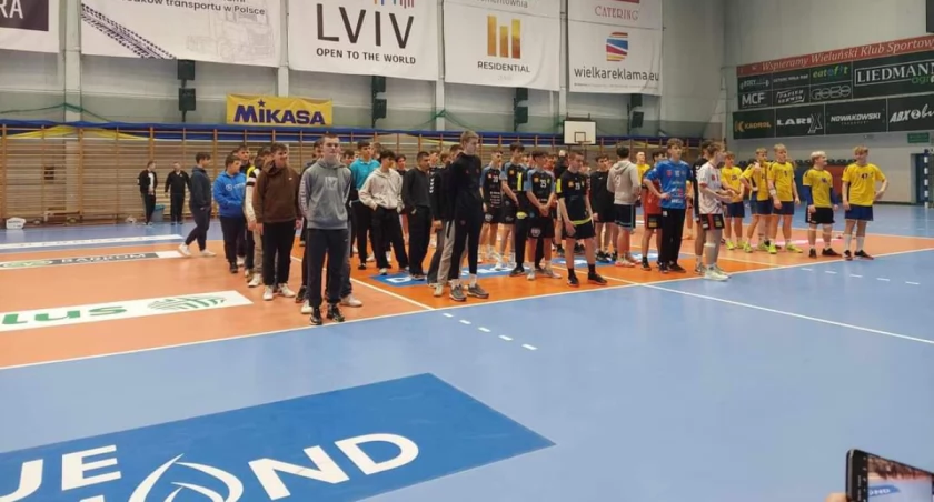 Na zdjęciu uczestnicy turnieju 