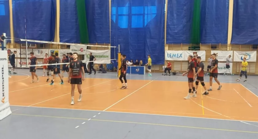 Na zdjęciu drużyny CM Soleus Rudziniec oraz WKS - u Wieluń. fot. WKS Wieluń 