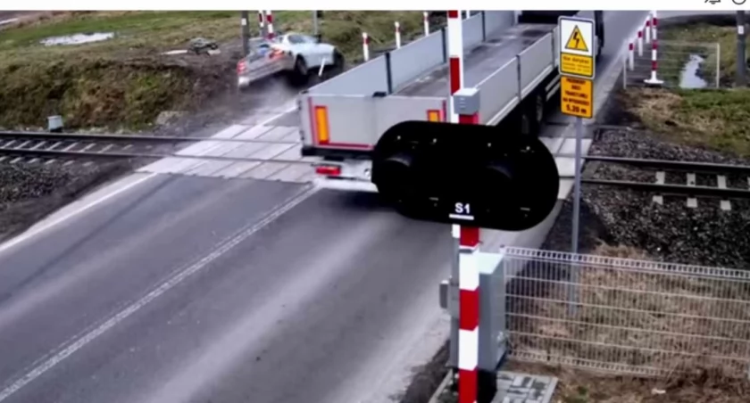 zdjęcie klatka z filmu PLK ze zdarzenia w Białej