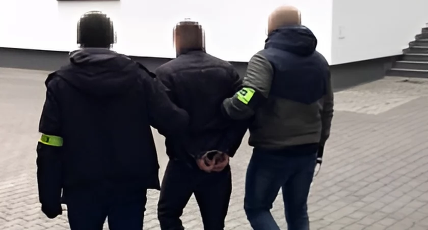 Na zdjęciu moment zatrzymania mężczyzny / Fot. KPP Zduńska Wola