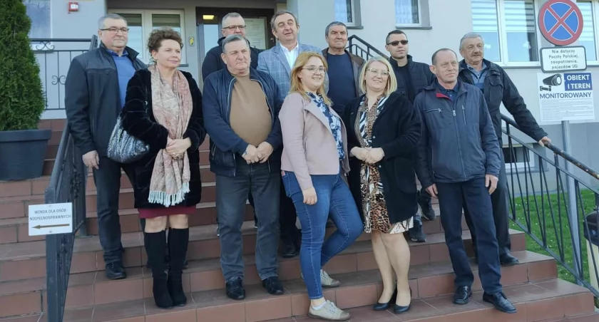 zdjęcie kandydatów do rady gminy i rady powiatu z terenu gminy Biała z KWW Trzecia Droga 
