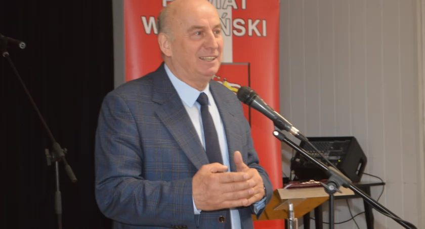 Podjęliśmy decyzję o wykonaniu programu funkcjonalno - użytkowego, aby wiedzieć, gdzie nam ucieka ciepło, jak temu zapobiec i co zrobić, żeby jak najwięcej energii zaoszczędzić - mówi wójt Andrzej Modrzejewski/fot.: Ela Wodecka 