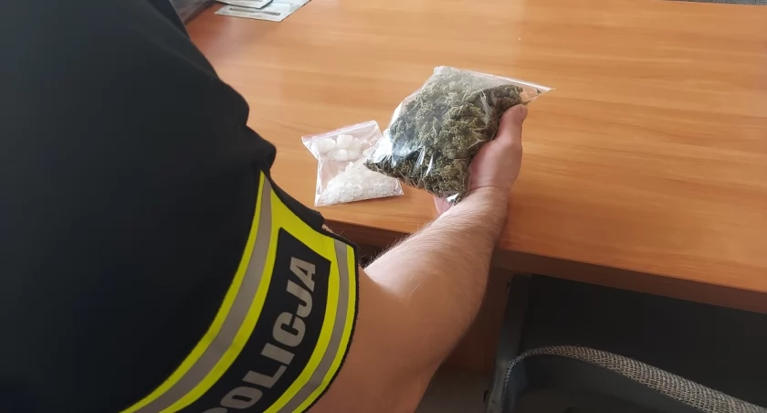 Na zdjęciu narkotyki, które znaleziono w jednym z mieszkań na terenie powiatu zduńskowolskiego / Fot. KPP Zduńska Wola