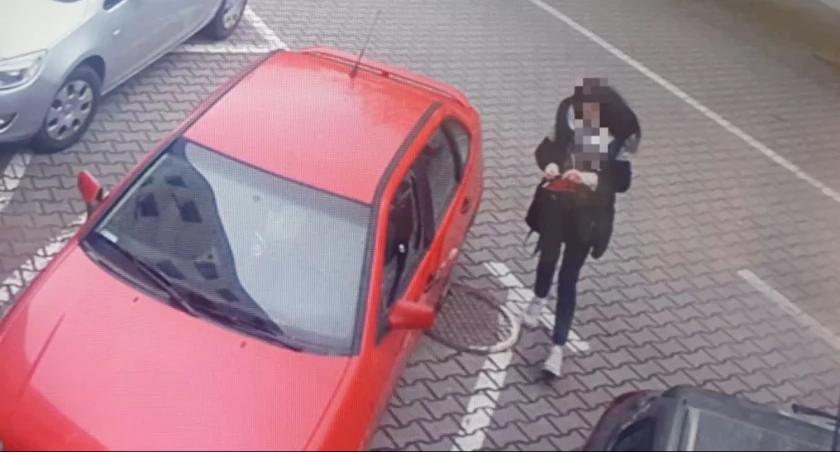 Na zdjęciu 39-latka, która kierowała autem pomimo podwójnego, sądowego zakazu prowadzenia aut / Fot. KPP Bełchatów