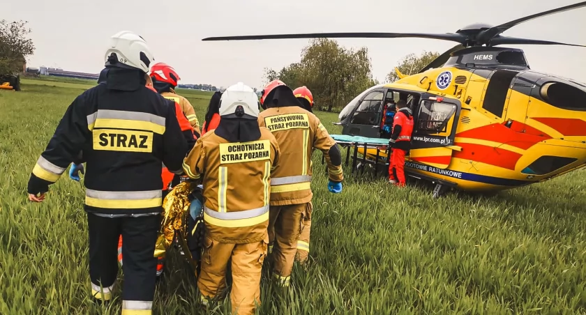 Na zdjęciu fragment akcji ratunkowej w Zalesiu / Fot. Facebook / Komenda Powiatowa Państwowej Straży Pożarnej w Ostrzeszowie 