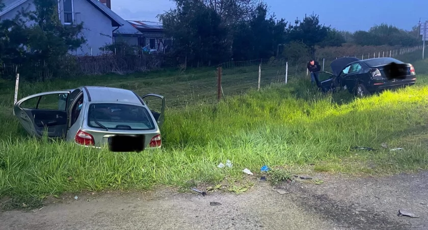 zdjęcie samochodów po wypadku w Lututowie/fot.: arch. OSP Lututów