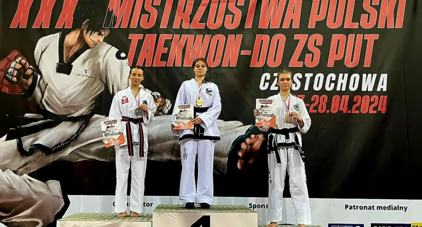 Dla Taekwon-do.SKT.Niedzwiedź to już 10 raz na Mistrzostwach Polskiej Unii Taekwon-do. Na zdjęciu medaliści jednej z konkurencji.fot.SKT.Niedźwiedź.