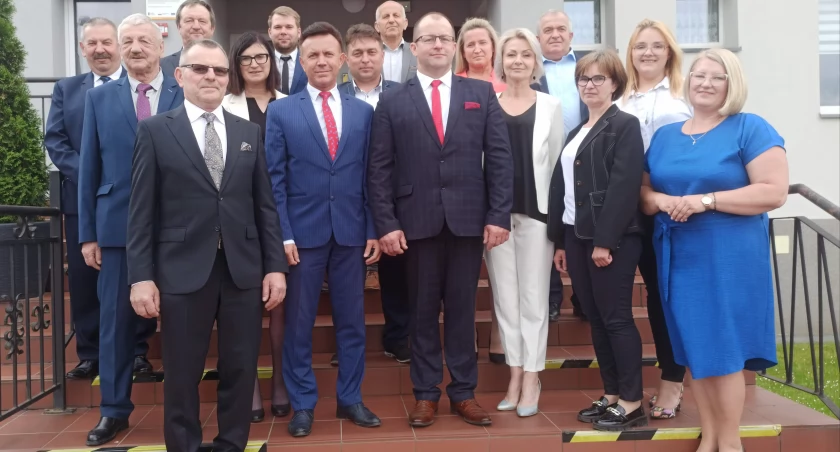 zdjęcie radnych gminy Biała oraz wójta Grzegorza Mielczarka/fot.: Magdalena Lizurej 