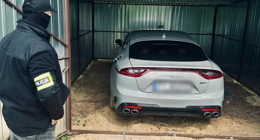 Na zdjęciu skradziona kia stinger, która wróciła do właściciela / Fot. KPP Bełchatów