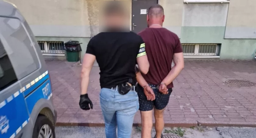 Na zdjęciu moment zatrzymania mężczyzny / Fot. KPP Pabianice