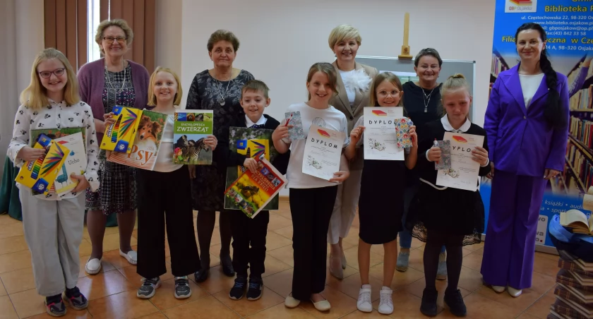 Zdjęcie uczestników konkursu sprawnego czytania w Osjakowie/fot.: arch. GBP