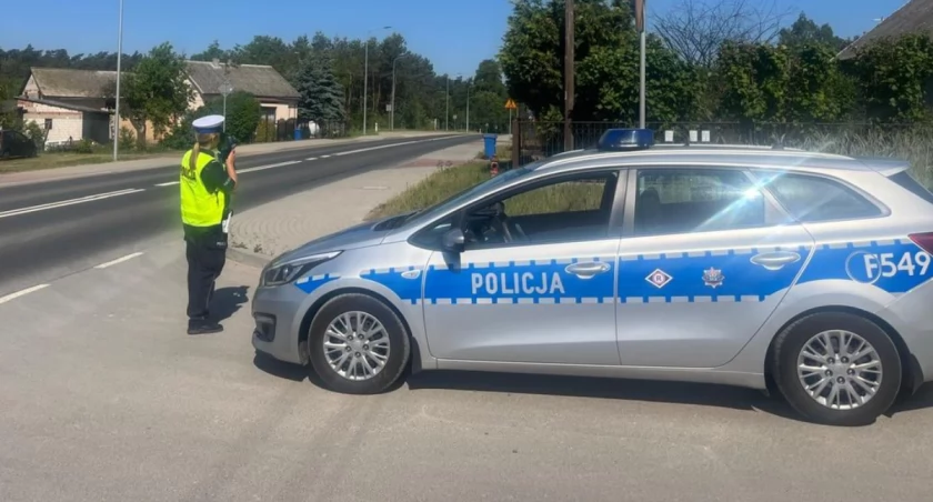 Na zdjęciu funkcjonariusze policji z Łasku, którzy prowadzili działania w ramach akcji 