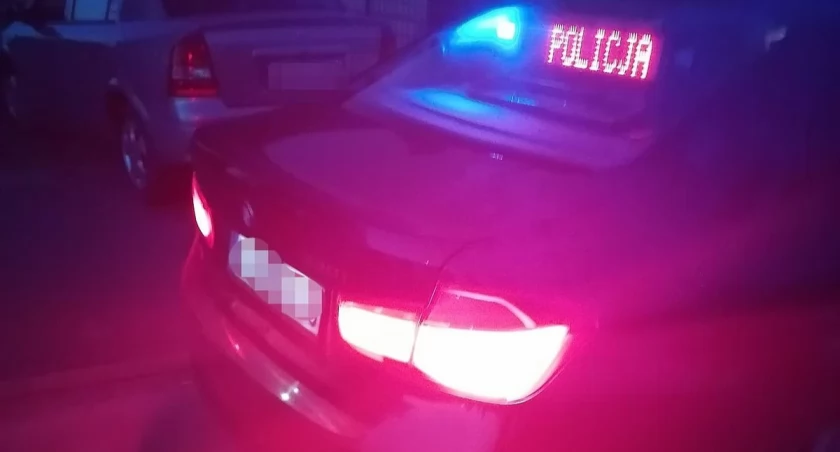 Na zdjęciu moment policyjnej kontroli w miejscowości Brzeźnio / Fot. KPP Sieradz
