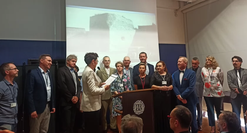 zdjęcie pracowników MZW z wiceburmistrz Wielunia/fot.: Magdalena Lizurej