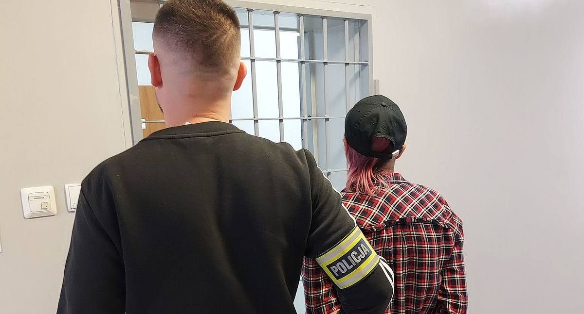 Na zdjęciu moment zatrzymania kobiety / Fot. KPP Sieradz