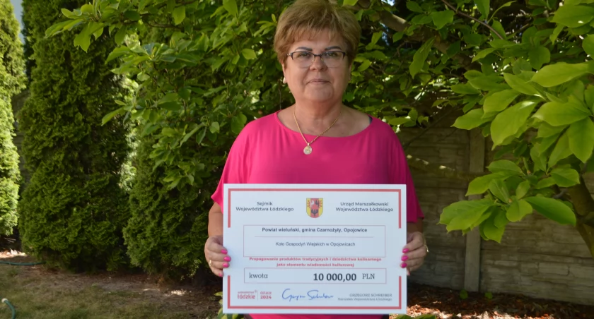 Za otrzymane 10 tys. zł, Koło Gospodyń Wiejskich w Opojowicach doposaży swoją kuchnię. Na zdjęciu: przewodnicząca Mariola Misiak/fot.: Ela Wodecka 