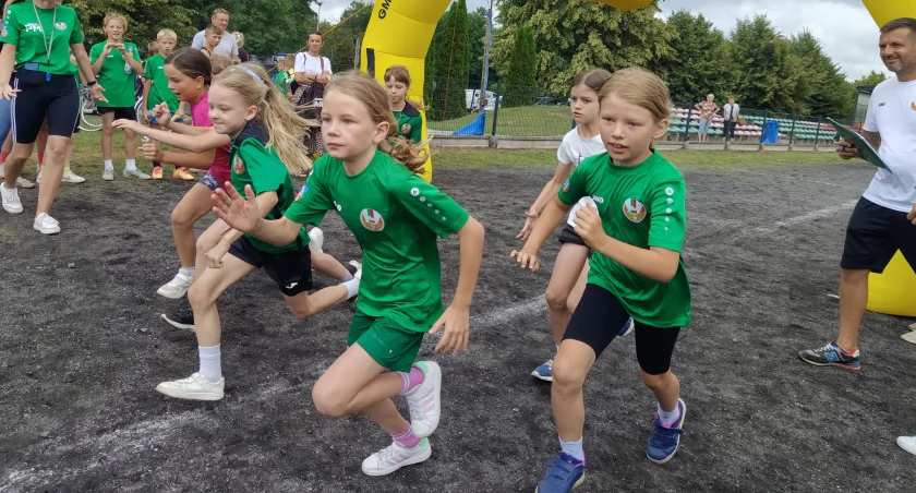 Jak widać na zdjęci rywalizacja sportowa wśród dzieci była zacięta.fot.Łukasz Płuciennik