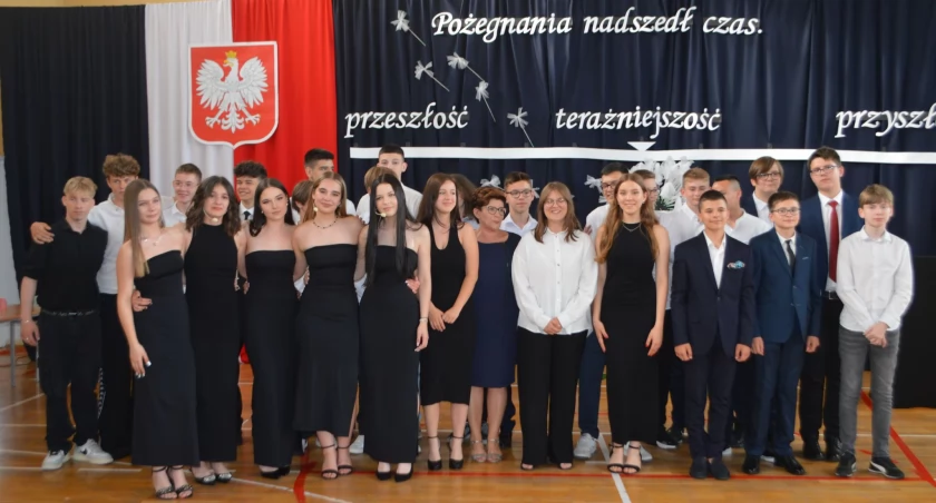 W tym roku mury Szkoły Podstawowej nr 2 im. H. Sienkiewicza w Wieluniu opuściło 29 ósmoklasistów/fot.: Ela Wodecka 