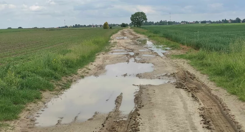 Na razie na wielu odcinkach Trakt Kaliski wygląda jak na zdjęciu/fot.: Ela Wodecka 