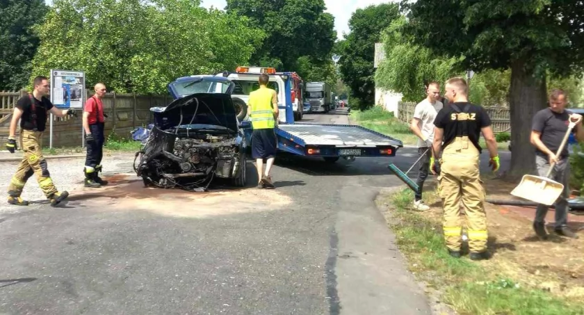 Zdjęcia z wypadku w Studziennicy, w gminie Kiełczygłów / fot.: Mirosław Stabrawa