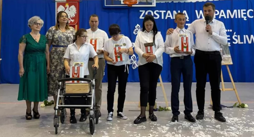 Zdjęcia z zakończenia roku szkolnego w SOSW w Gromadzicach