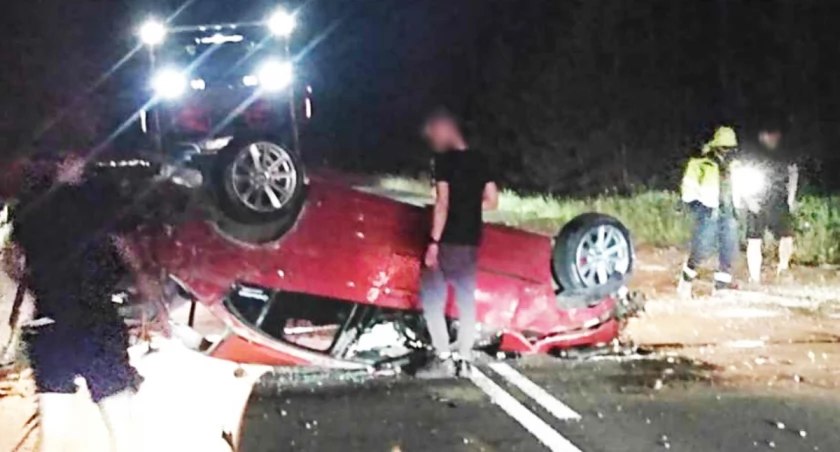 Na zdjęciu dachujące auto po zderzeniu z sarną / fot.: Antoni Zych
