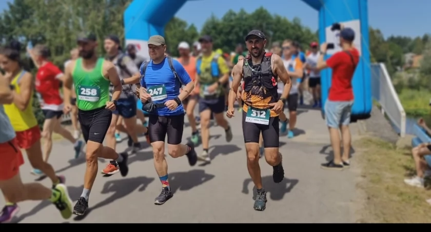 Na zdjęciu uczestnicy półmaratonu leśnego o długości 21 kilometrów/fot.Łukasz Płuciennik ( wszystkie )