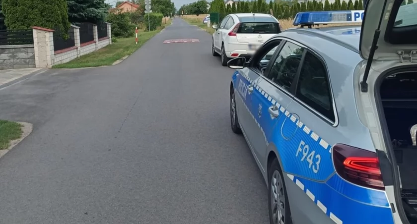 Na zdjęciu miejsce zatrzymania pojazdu po pościgu / Fot. KPP Pajęczno 