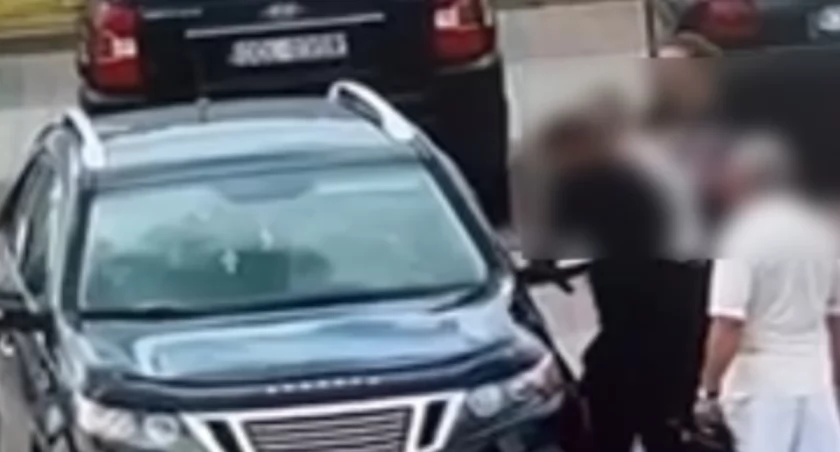 Na zdjęciu pojazd, w którym było zamknięte dziecko / Fot. KPP Kluczbork