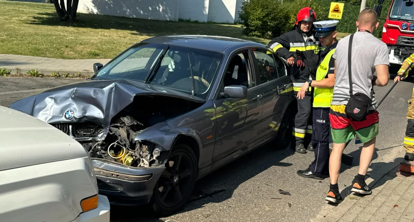 Kolizja w Wieluniu z udziałem: BMW i jeppa, porsche ucieka z miejsca zdarzenia / fot.: Sławomir Rajch