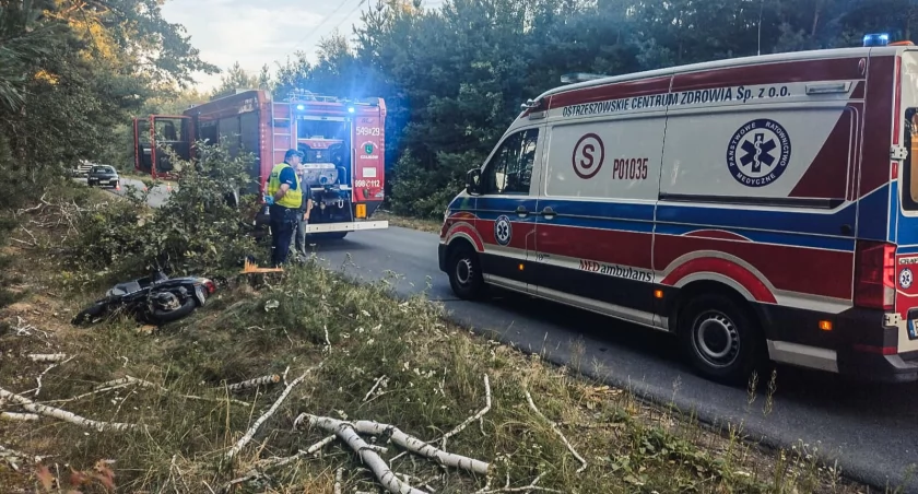 Na zdjęciu miejsce wypadku w Czajkowie / Fot. Facebook / Komenda Powiatowa Państwowej Straży Pożarnej w Ostrzeszowie 