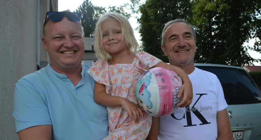 Ostatnio Koziołek Matołek odwiedził Krzyworzekę. Spotkanie z nim odbyło się na przyszkolnym boisku/fot.: Ela Wodecka 