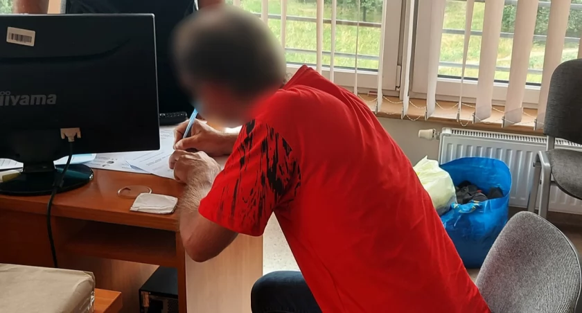 Na zdjęciu zatrzymany 39-letni podpalacz ze Zduńskiej Woli / Fot. KPP Zduńska Wola