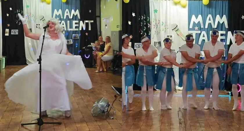 Na zdjęciu fragmenty gali w Środowiskowym Domu Samopomocy w Mokrsku / Fot. Facebook / Środowiskowy Dom Samopomocy w Mokrsku 