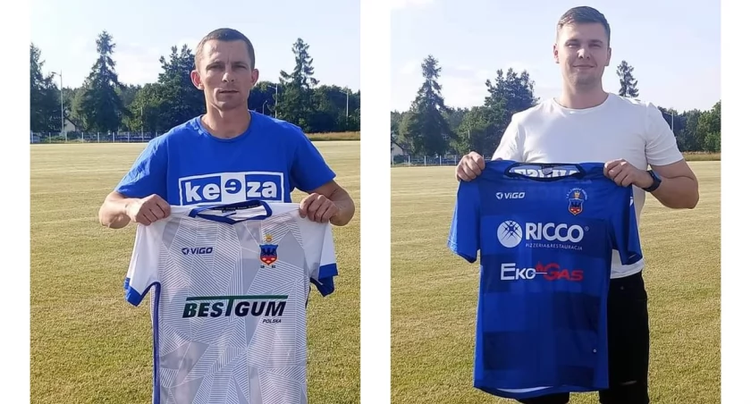 Na zdjęciu Adam Klin oraz Dominik Labocha, wychowankowie Zawiszy Pajęczno wracają do klubu/fot. Zawisza Pajęczno