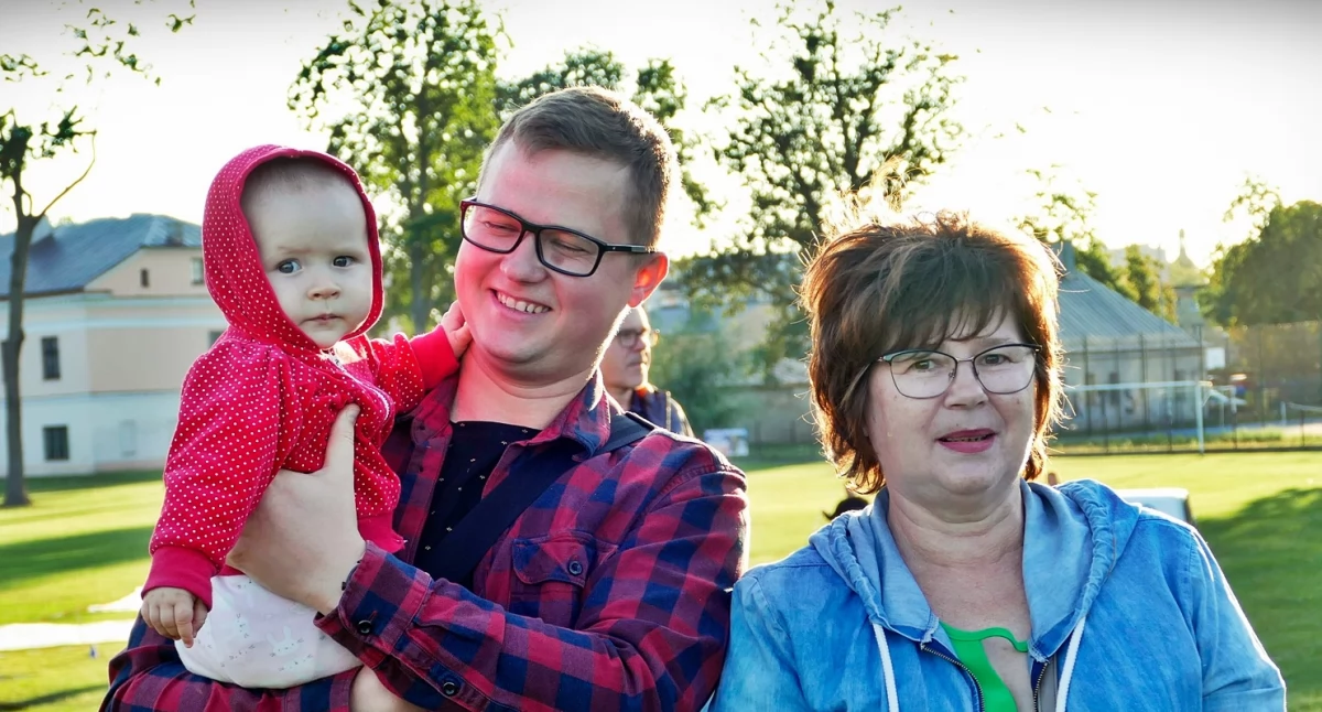 Zdjęcie uczestników spotkania rodzin muzykujących w Złoczewie