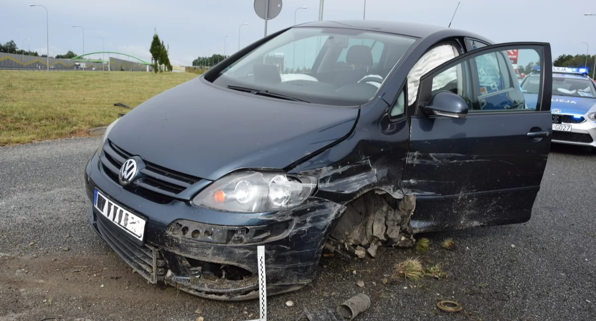 Na zdjęciu pojazd, który brał udział w wypadku / Fot. KPP Łask