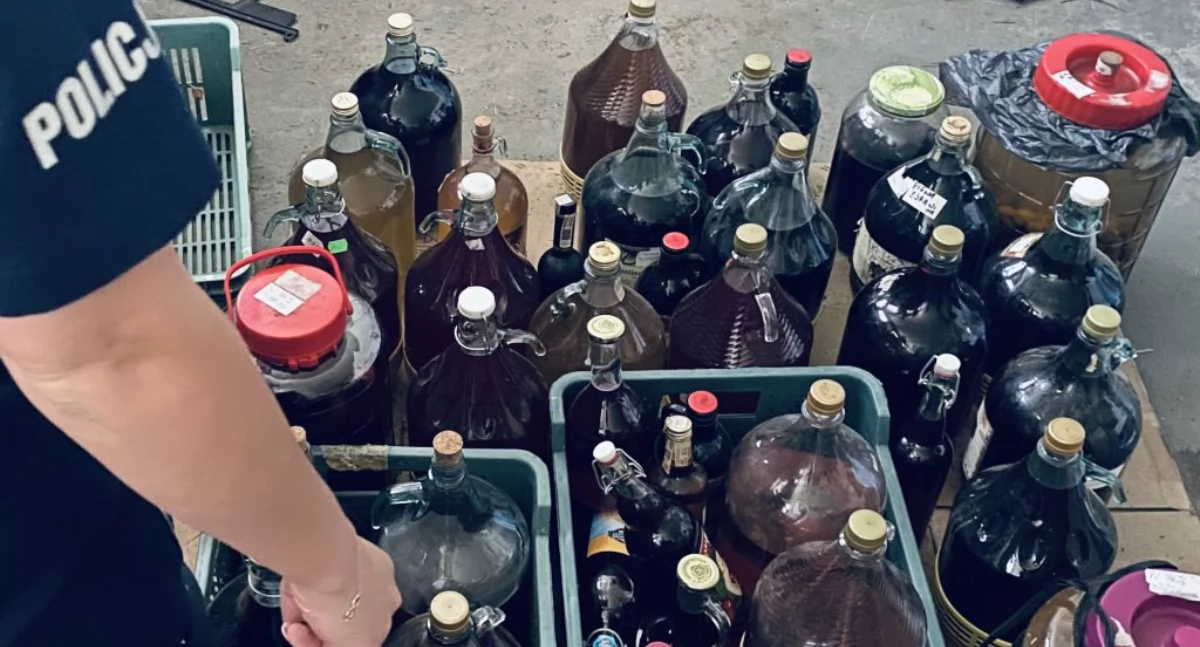 Na zdjęciu zabezpieczony alkohol / Fot. KPP Bełchatów