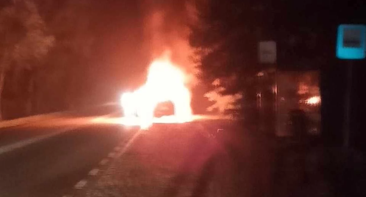 Na zdjęciu pożar auta niedaleko Kluk / Fot. Facebook / OSP KSRG Kluki
