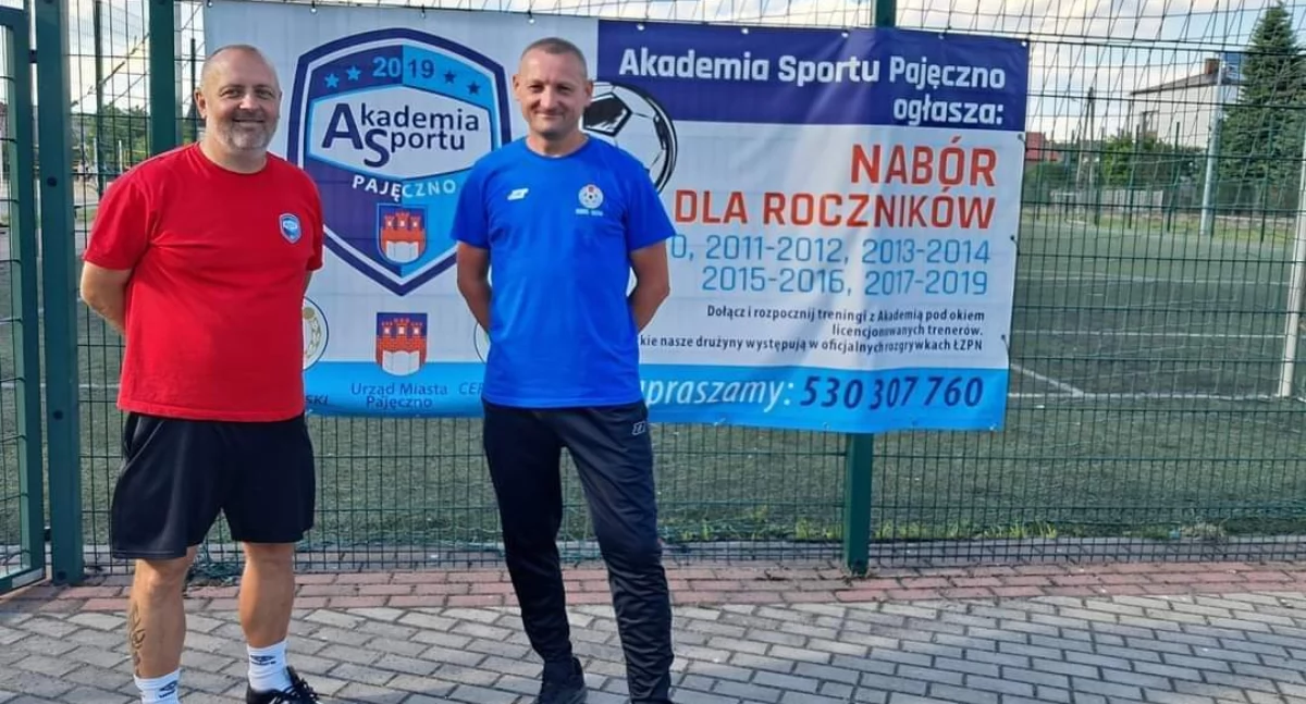 Na zdjęciu od lewej - trener, koordynator AS Pajęczno Michał Zawadzki oraz nowy trener Akademii - Andrzej Bęczkowski/fot.AS Pajęczno 