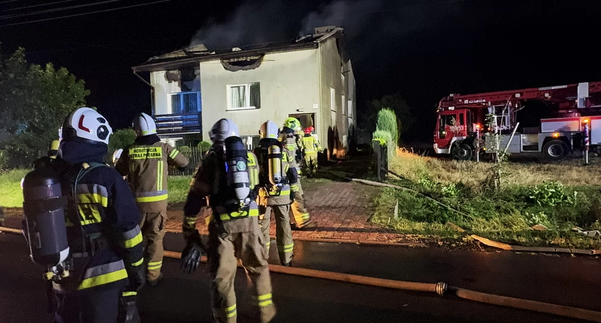służby w akcji, Pożar Mokrsku akcja gaśnicza miejscu kilkanaście jednostek straży - zdjęcie, fotografia