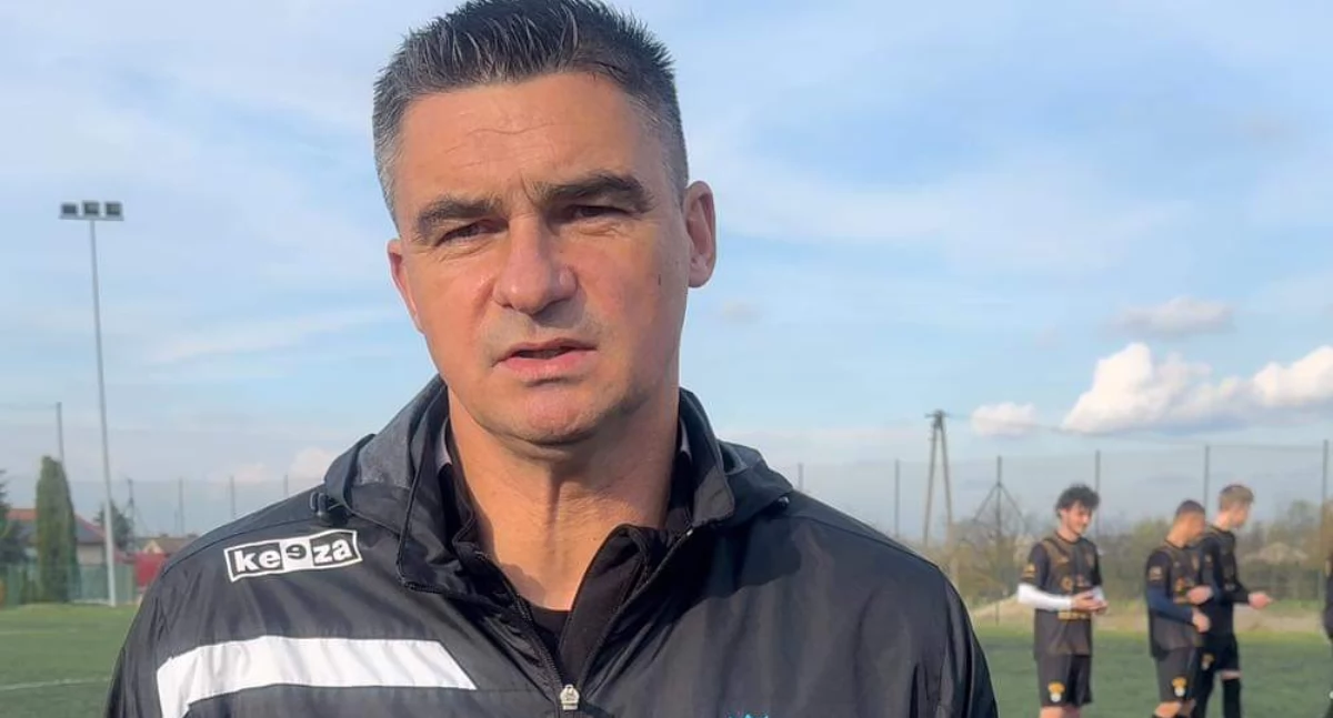 Na zdjęciu były już trener LKS-u Wierzchlas Tomasz Papierkowski/fot.LKS Wierzchlas