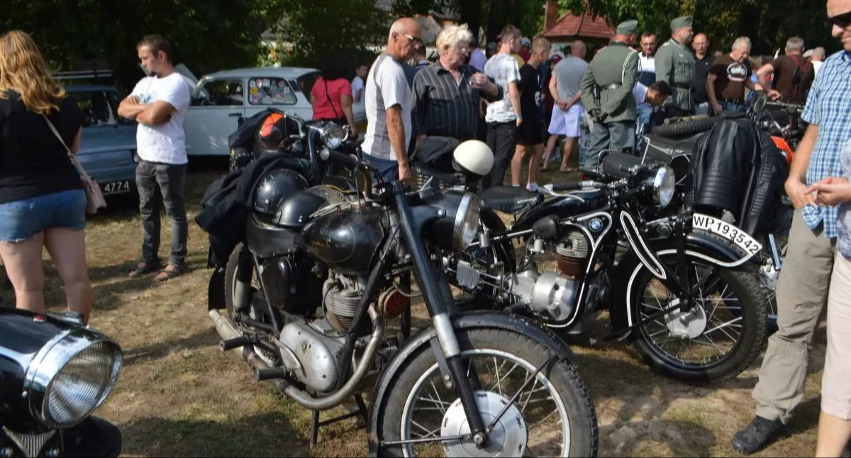 Na zdjęciu fragment ubiegłorocznego zlotu pojazdów zabytkowych / Fot. Ela Wodecka