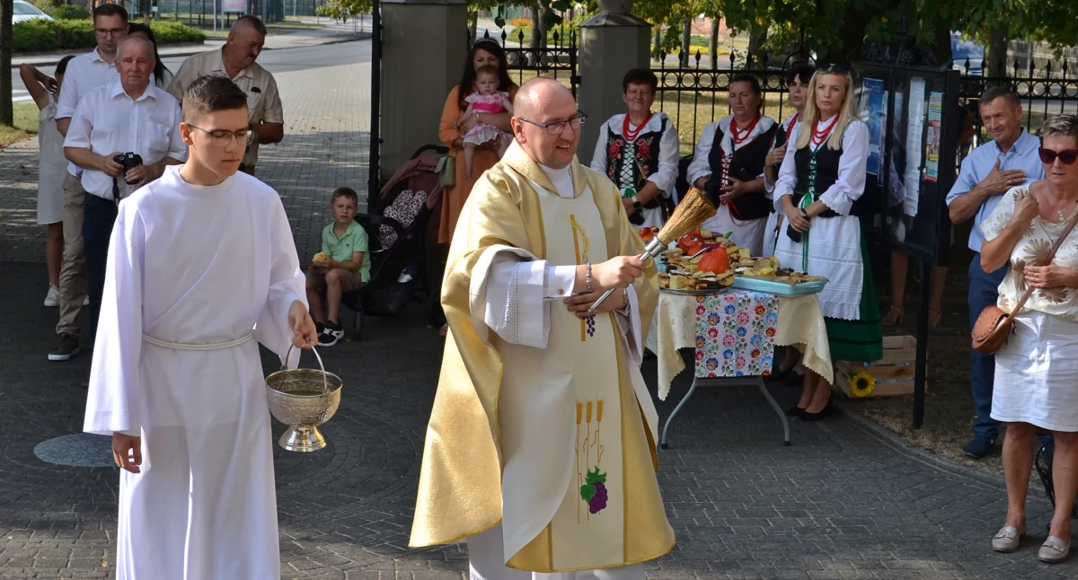 Zdjęcia z Dożynek Parafialnych w Mierzycach, w gminie Wierzchlas / fot.: Agata Prokop (wszystkie)
