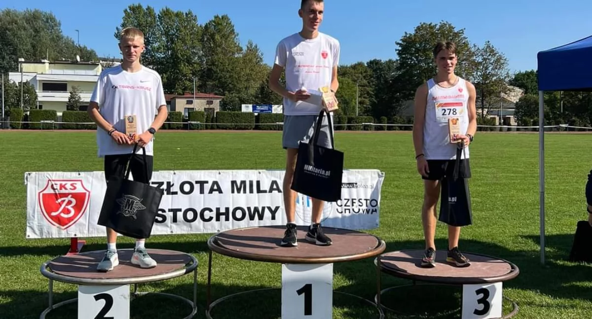 Na zdjęciu Michał Bator podczas dekoracji/fot. Dominika Bator ( wszystkie )