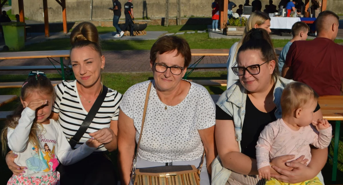 Święto Pieczonego Ziemniaka w Ożarowie było dobrą okazją do wspólnej zabawy/fot.: Ela Wodecka 