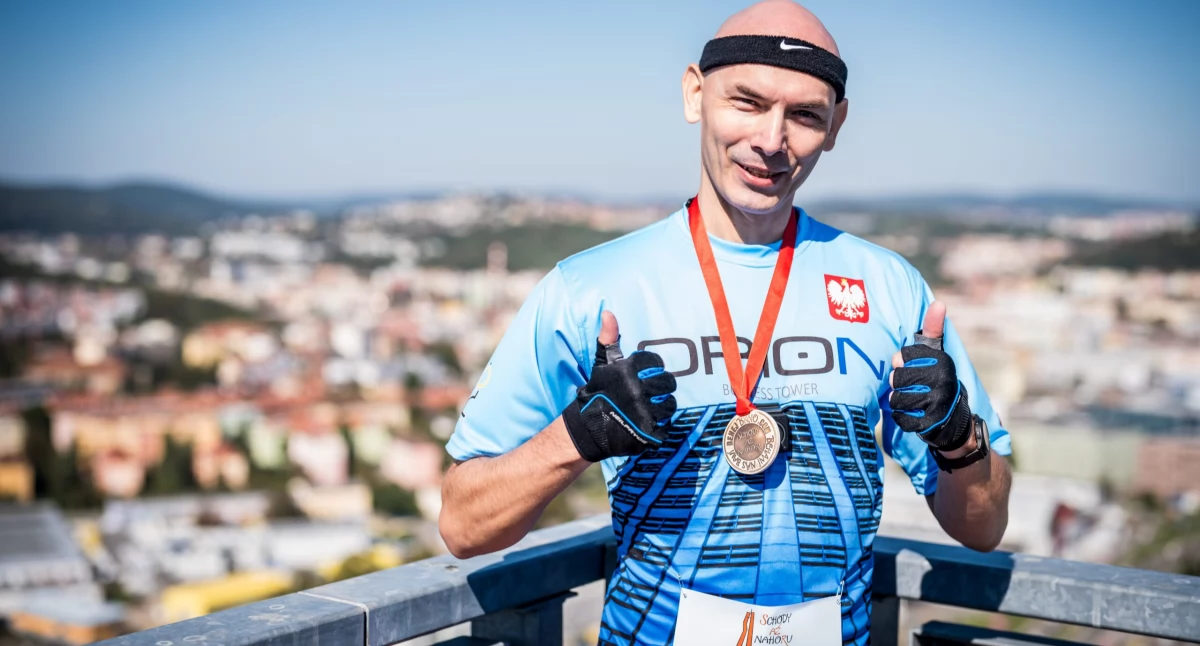 Na zdjęciu Marek Martyniak podczas otwartych Mistrzostw Czech w bieganiu po schodach/fot. archiwum prywatne Marek Martyniak 