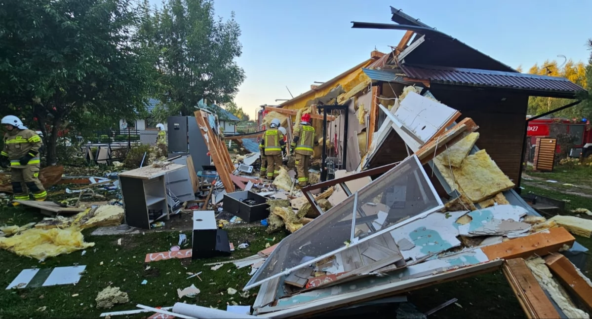 Na zdjęciu domek letniskowy, w którym doszło do wybuchu / Fot. Facebook / OSP Łobudzice 
