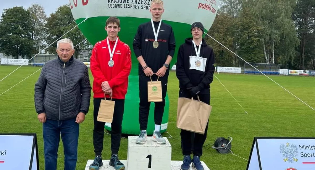 Na zdjęciu Michał Bator, zwycięzca dzisiejszych XVIIII Ogólnopolskich Masowych Biegów Przełajowych w Wolborzu/fot. Dominika Bator 